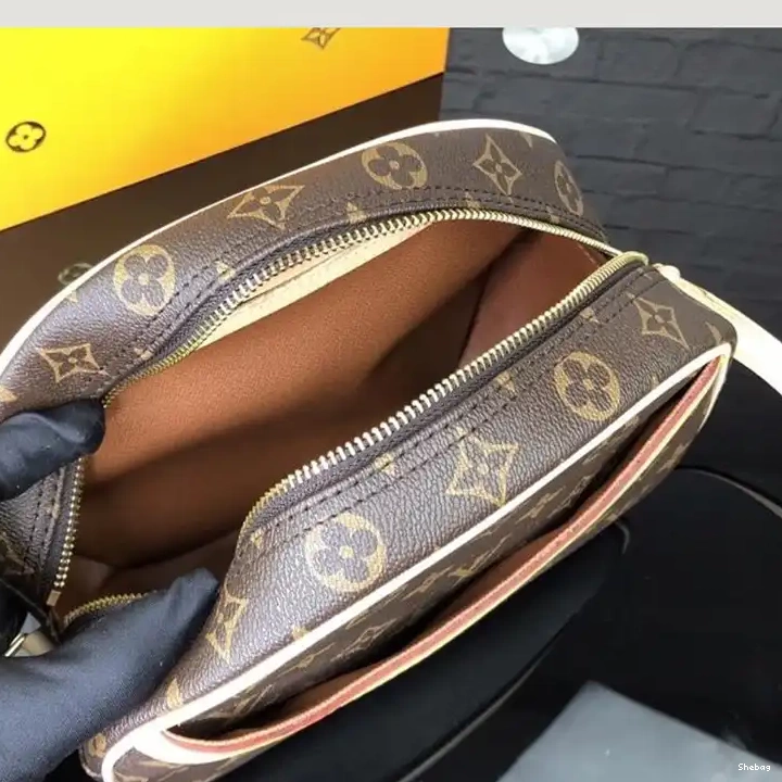 1906BL0134 LV Bags 0519